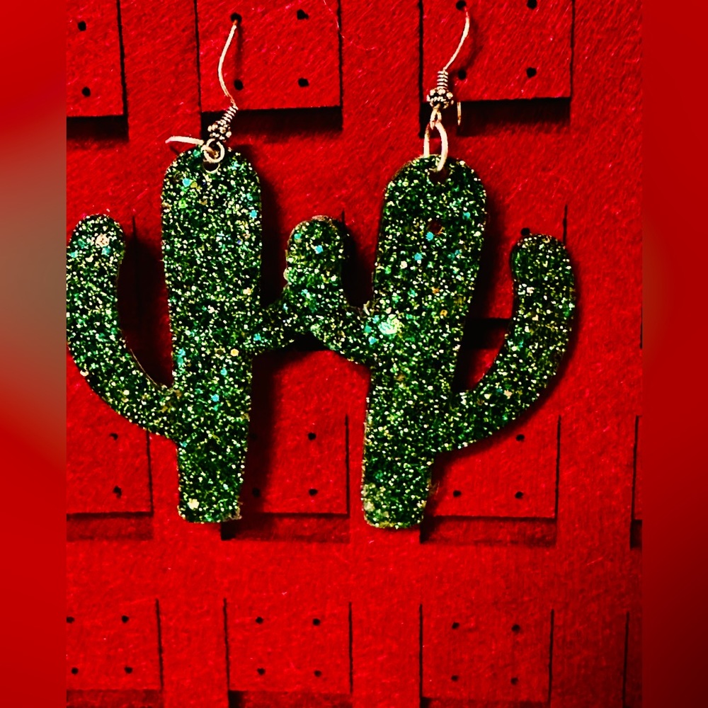 Cactus resin earrings 🌵🏜️